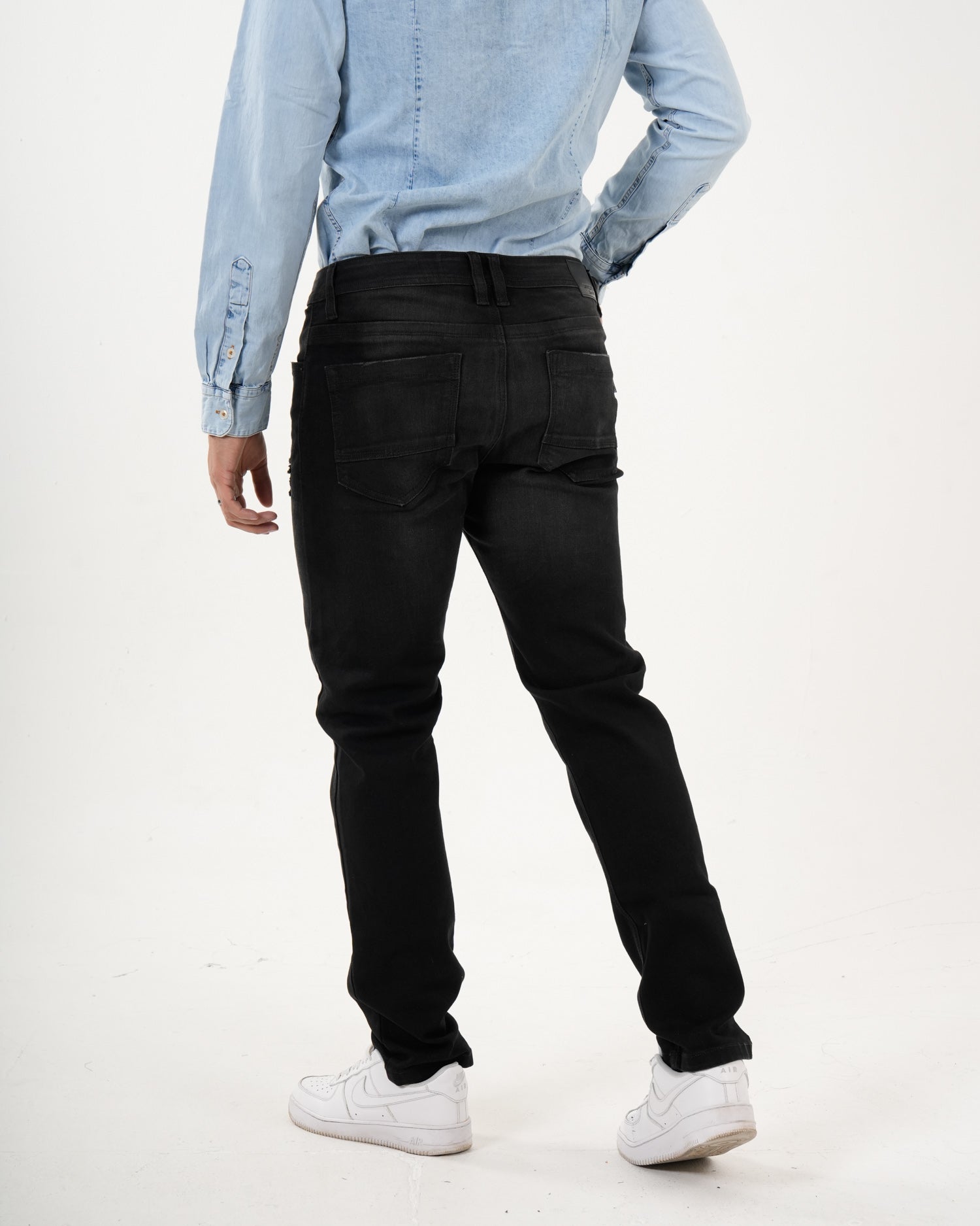 Jean Masculino Straight Fit | Denim Premium Negro con Rotos Estratégicos