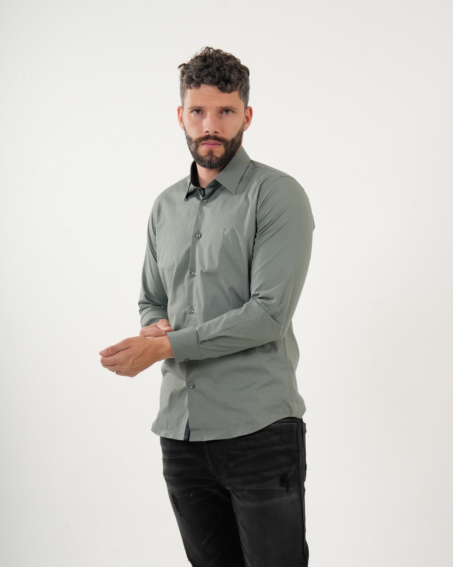 Camisa Masculina Manga Larga | Algodón Premium Gris Verdoso con Logotipo Bordado