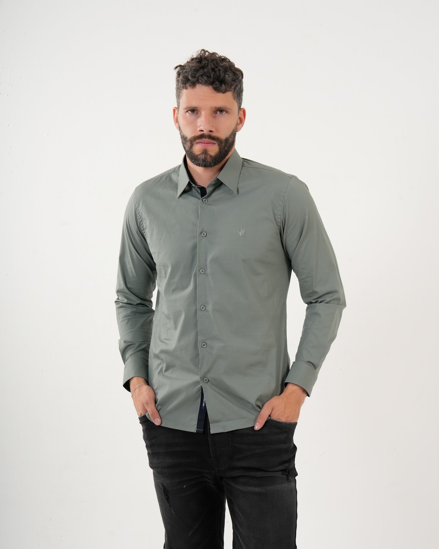 Camisa Masculina Manga Larga | Algodón Premium Gris Verdoso con Logotipo Bordado