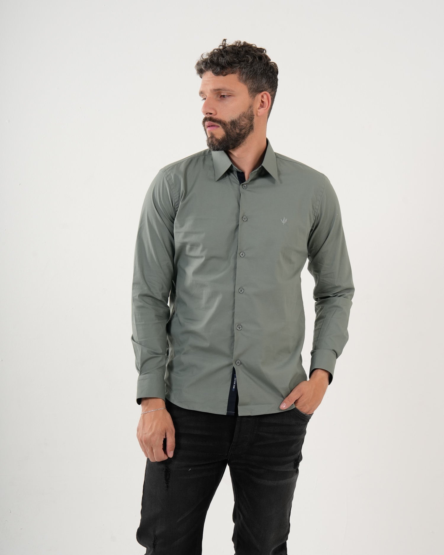 Camisa Masculina Manga Larga | Algodón Premium Gris Verdoso con Logotipo Bordado
