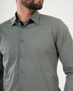 Camisa Masculina Manga Larga | Algodón Premium Gris Verdoso con Logotipo Bordado