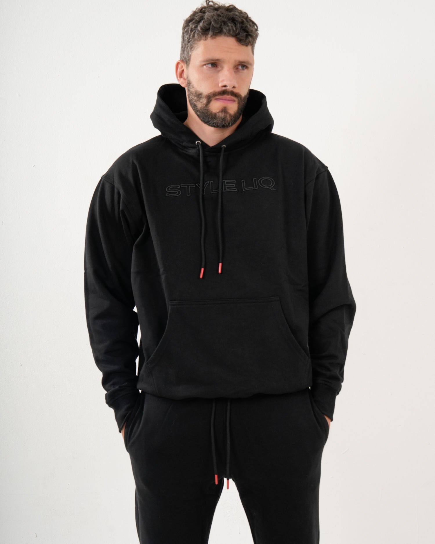 Sudadera Masculina Hoodie | Algodón Premium Negro con Logo Bordado
