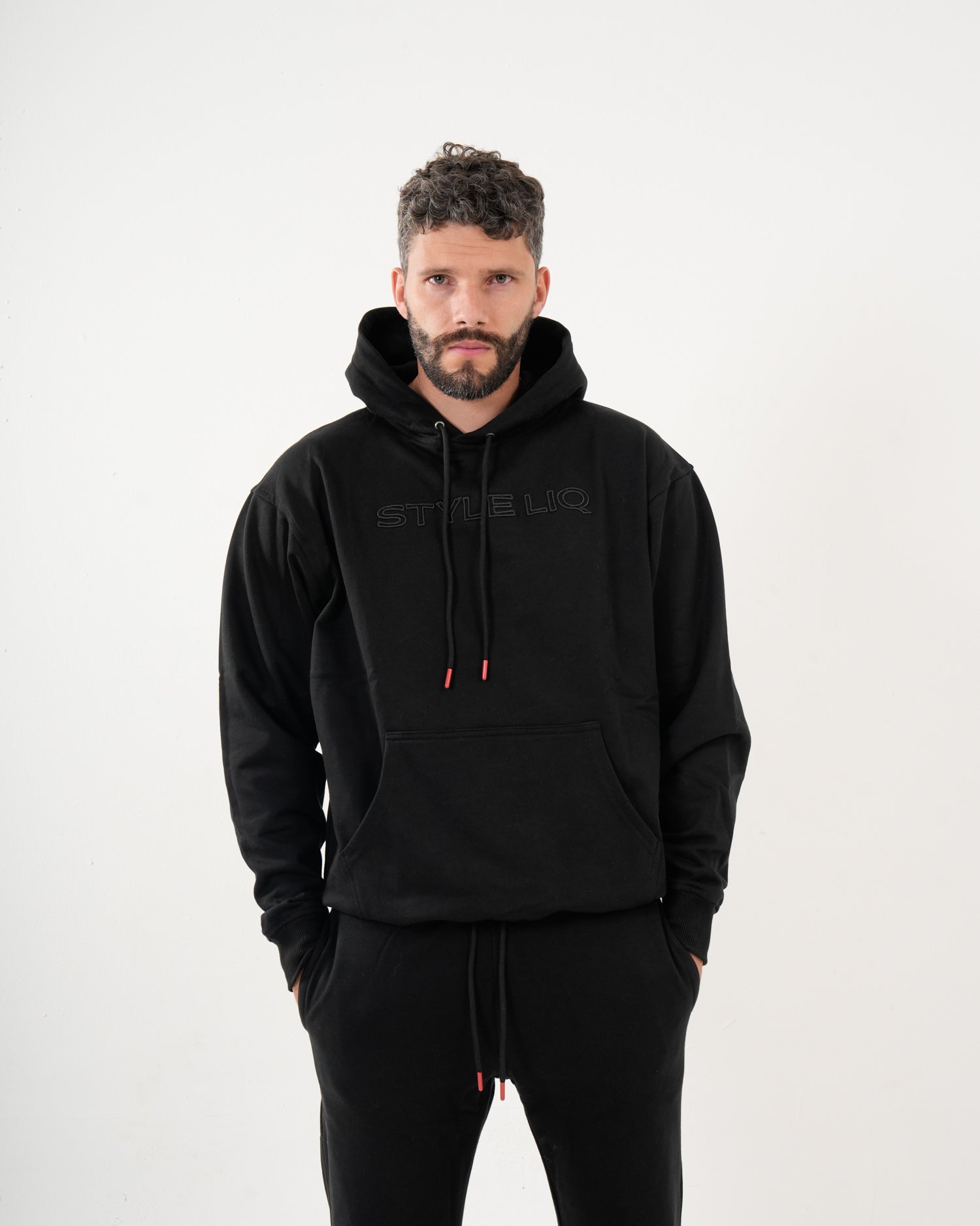 Sudadera Masculina Hoodie | Algodón Premium Negro con Logo Bordado