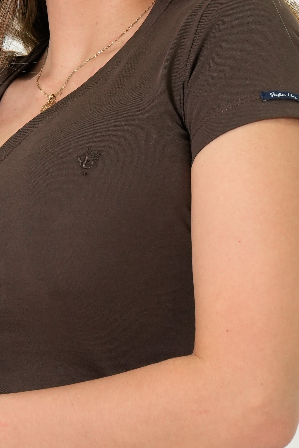 Camiseta V-Neck Marrón | Algodón Premium