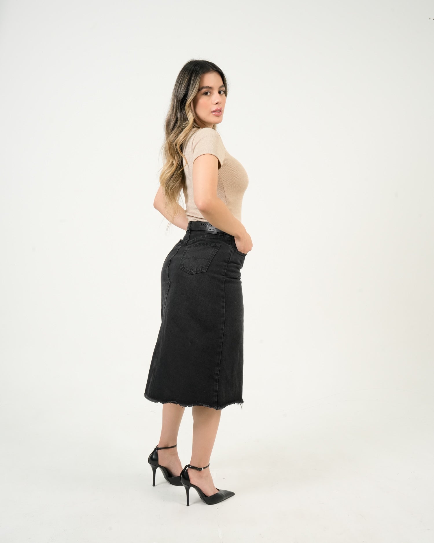 Falda Denim Negro Midi | Diseño Premium Deshilachado