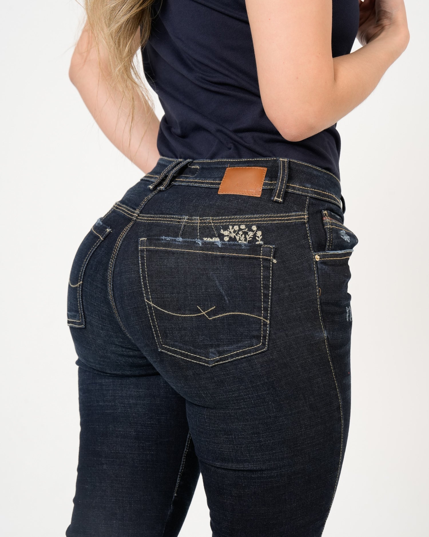 Jean Femenino Skinny Fit | Denim Premium Ajustado Negro