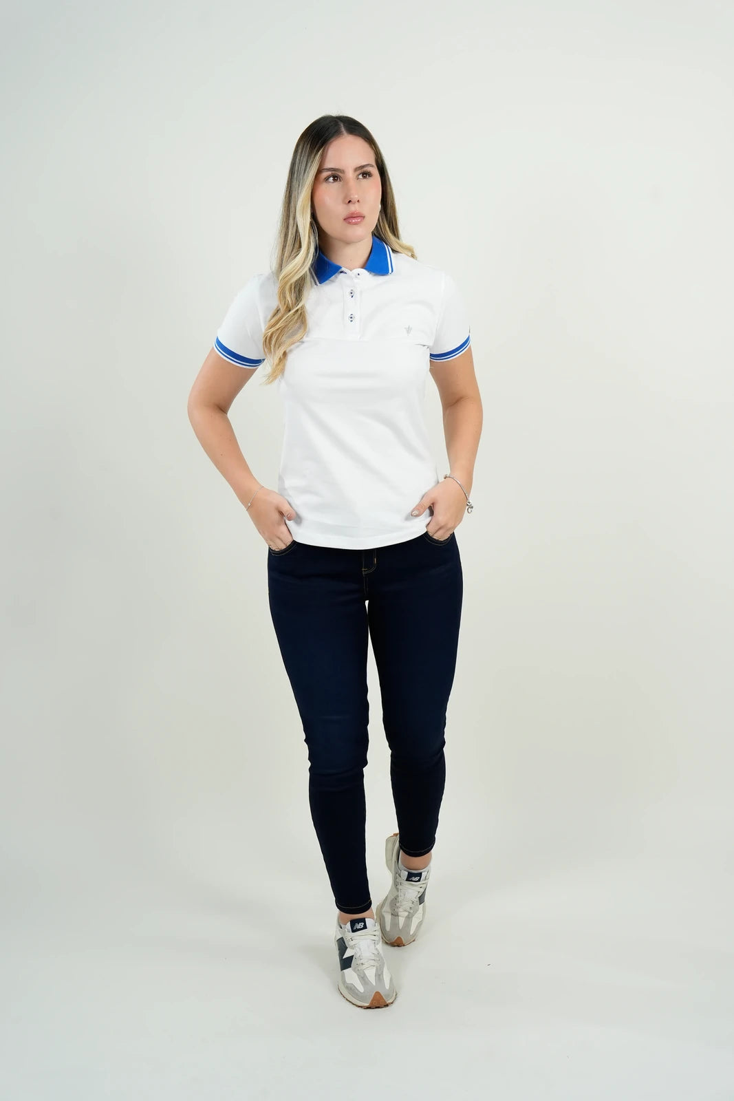 Polo Mujer Blanco con Detalles Azules "Belmont Royal"