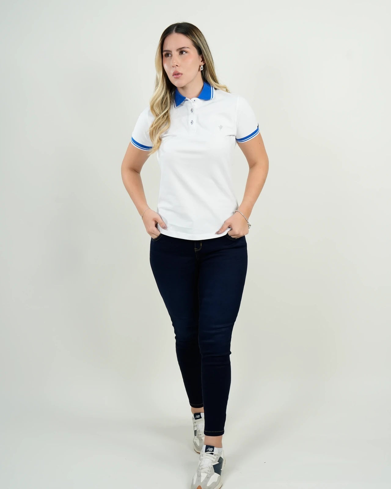Polo Mujer Blanco con Detalles Azules "Belmont Royal"