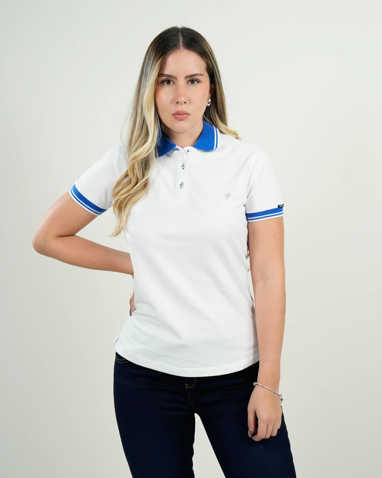 Polo Mujer Blanco con Detalles Azules "Belmont Royal"
