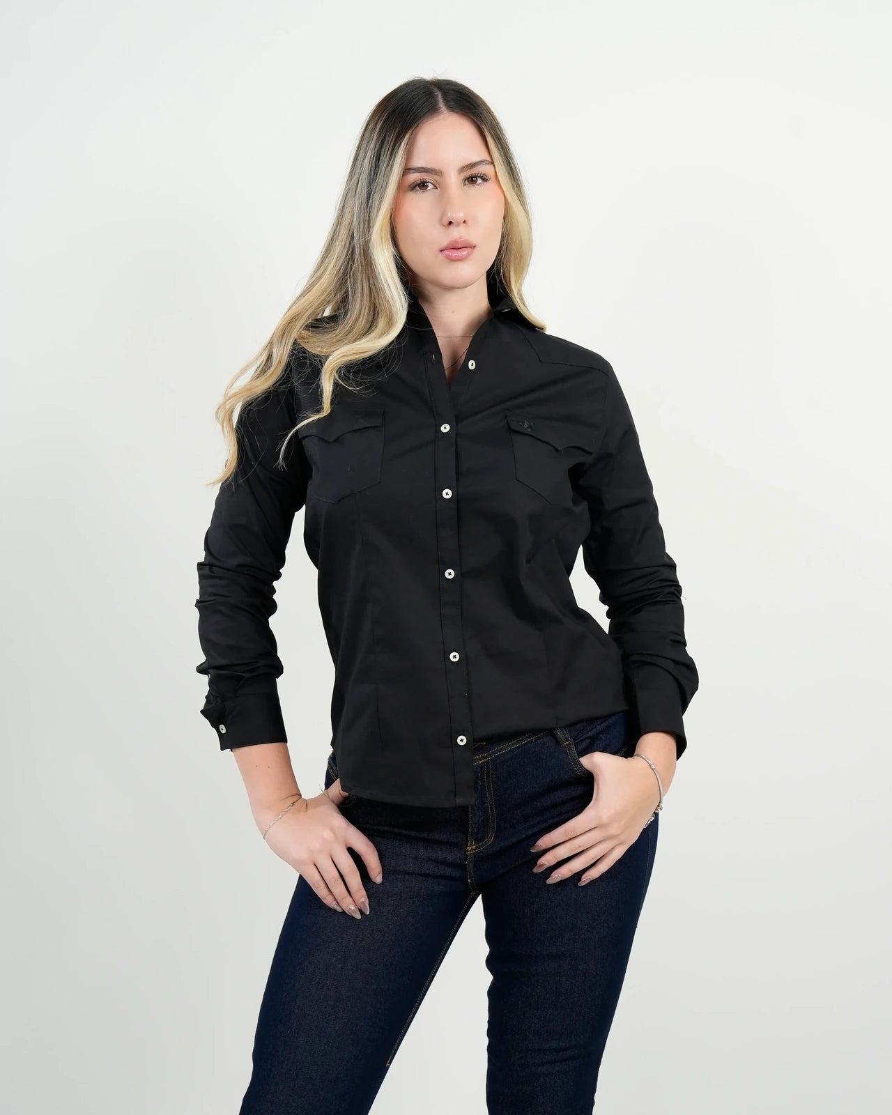 Camisa Mujer Negra Clásica "Midnight Elegance"