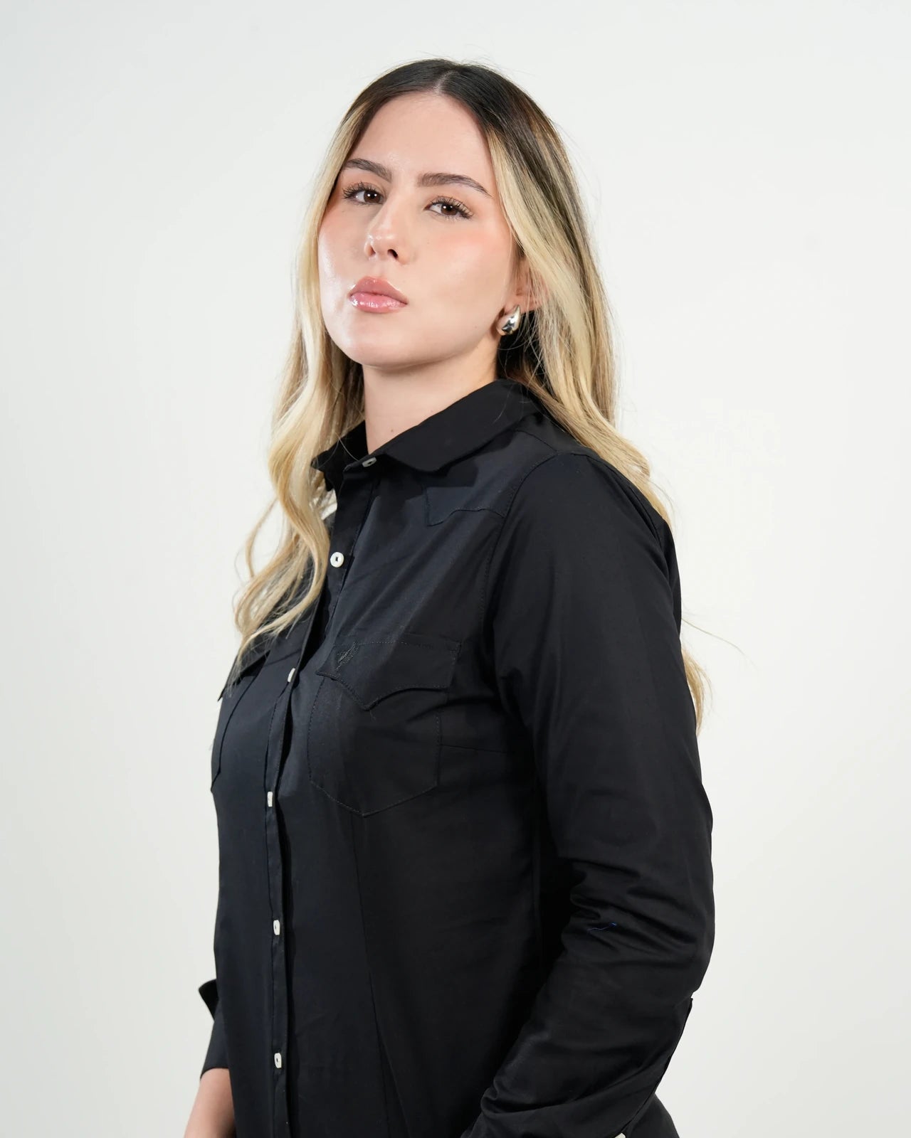 Camisa Mujer Negra Clásica "Midnight Elegance"