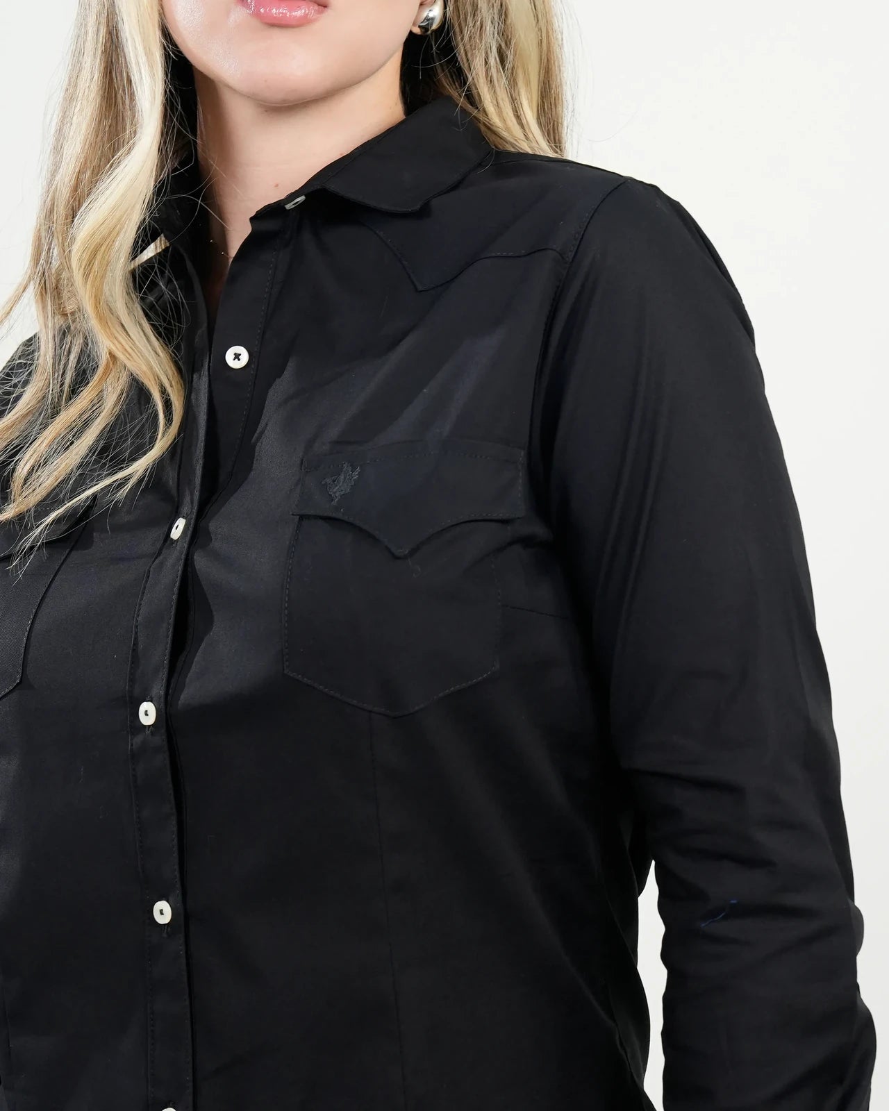 Camisa Mujer Negra Clásica "Midnight Elegance"