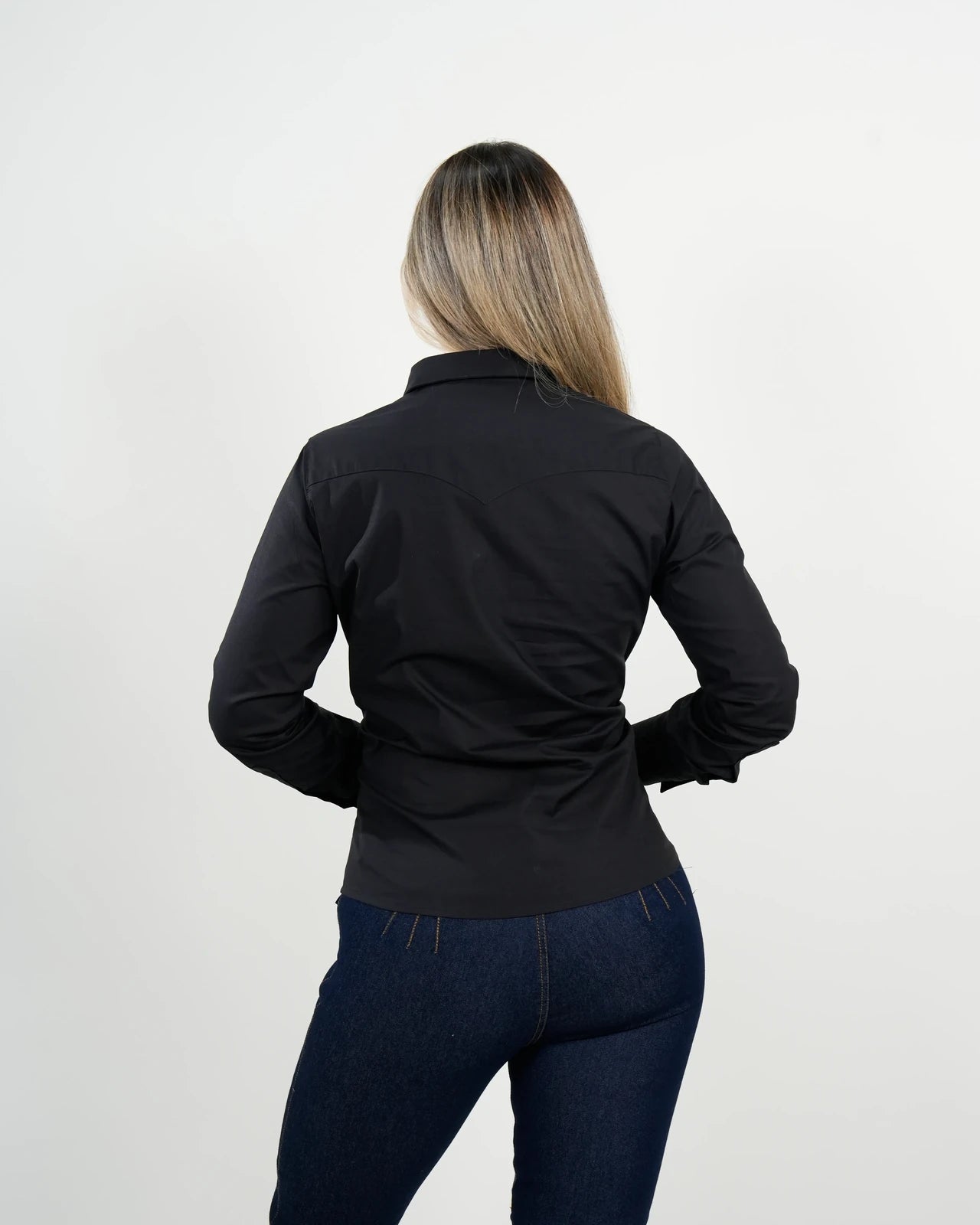 Camisa Mujer Negra Clásica "Midnight Elegance"