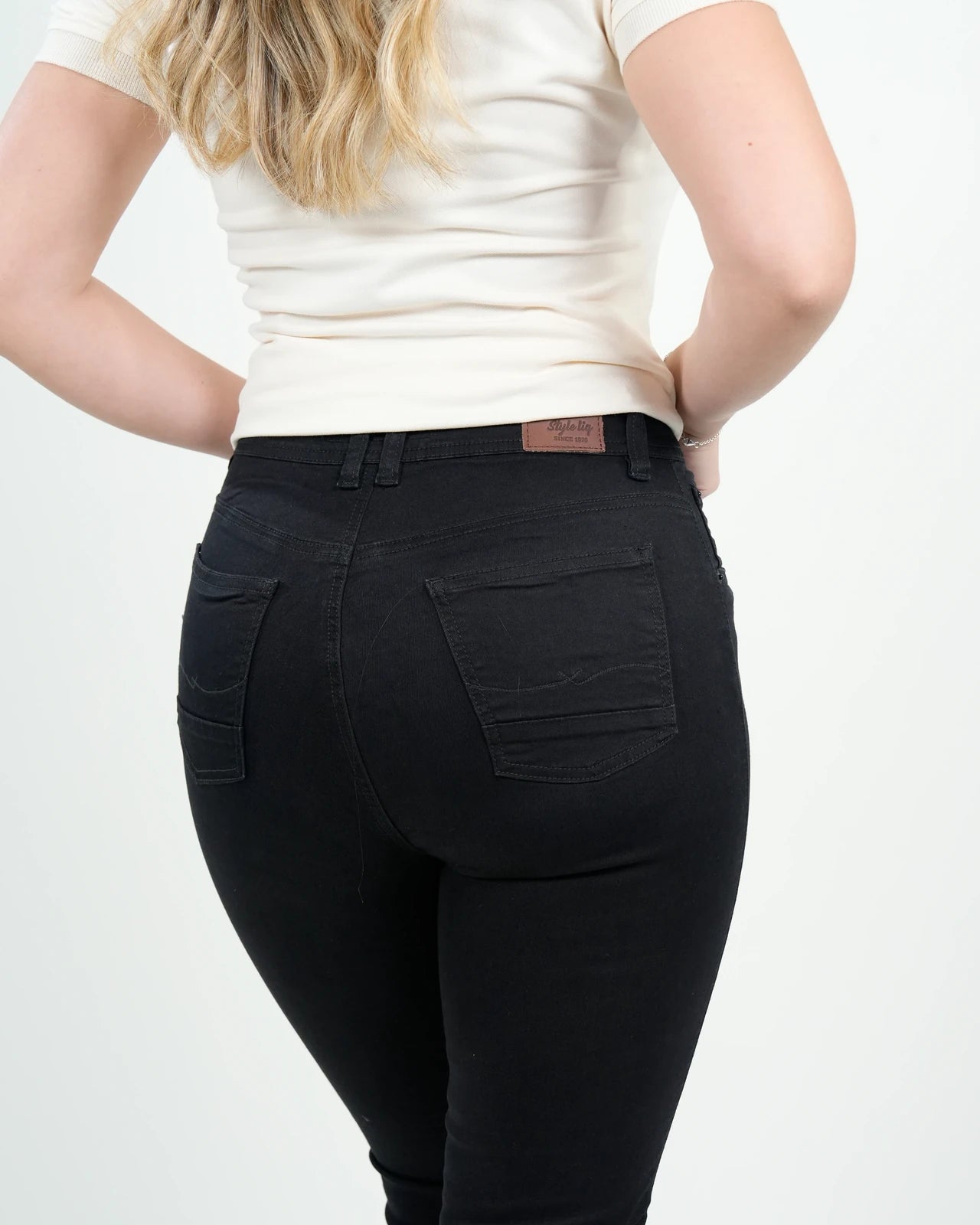 Jean Skinny Mujer Negro "Essential Black"