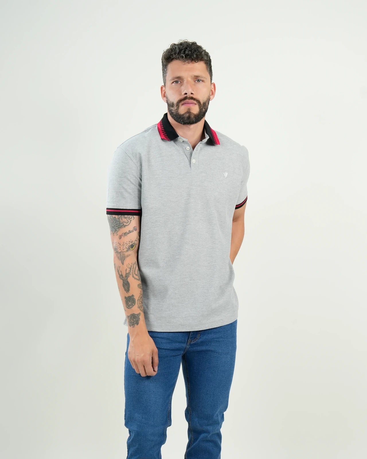 Polo Mayfair Gris Claro con Ribetes Negro & Carmesí