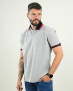 Polo Mayfair Gris Claro con Ribetes Negro & Carmesí