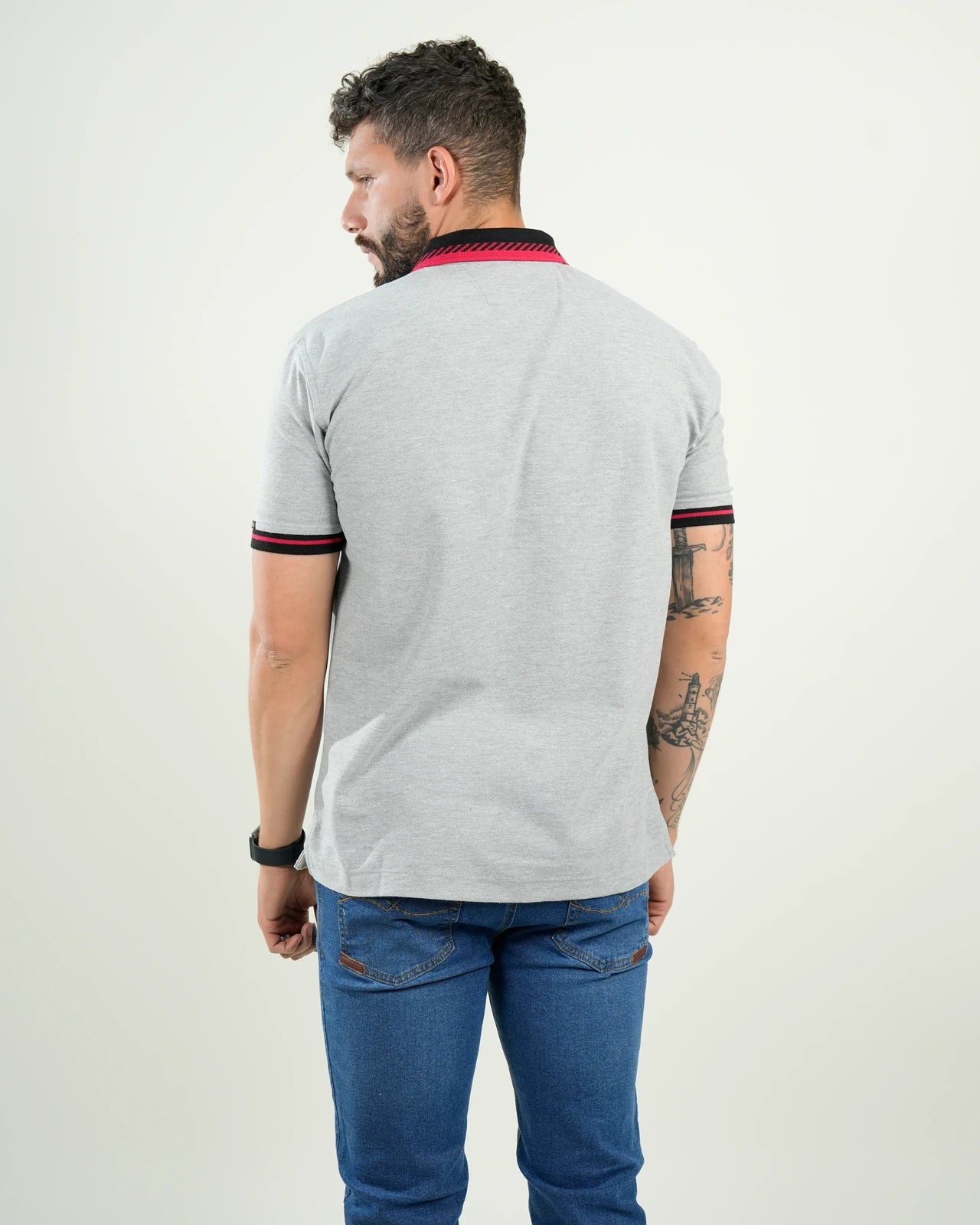 Polo Mayfair Gris Claro con Ribetes Negro & Carmesí