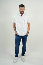 Camisa Blanca de Manga Corta con Detalles Tricolor
