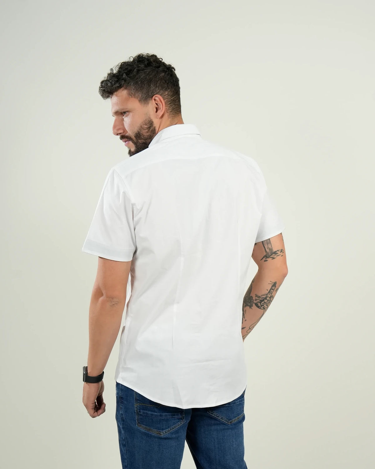 Camisa Blanca de Manga Corta con Detalles Tricolor