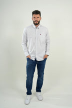 Camisa de vestir a cuadros blancos y azules