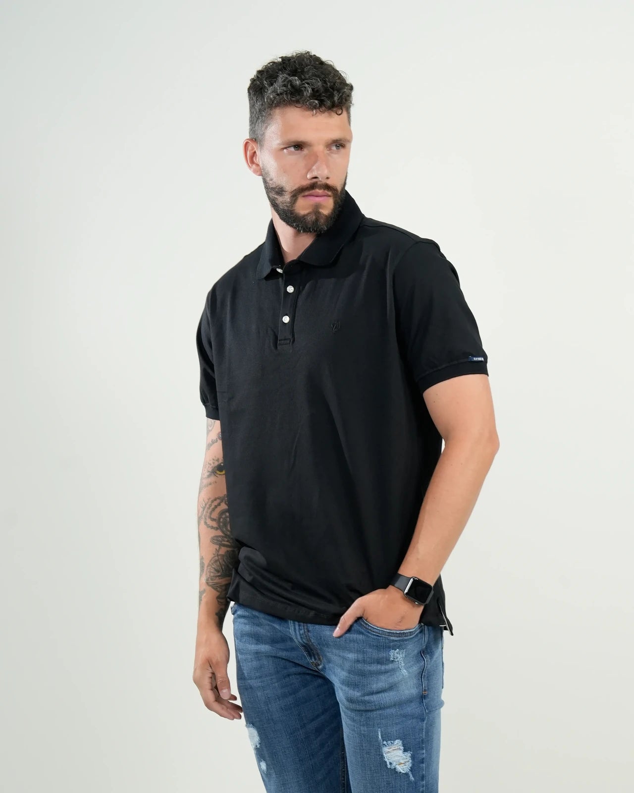 Polo para hombre en color negro – Ideal para look casual o semi formal