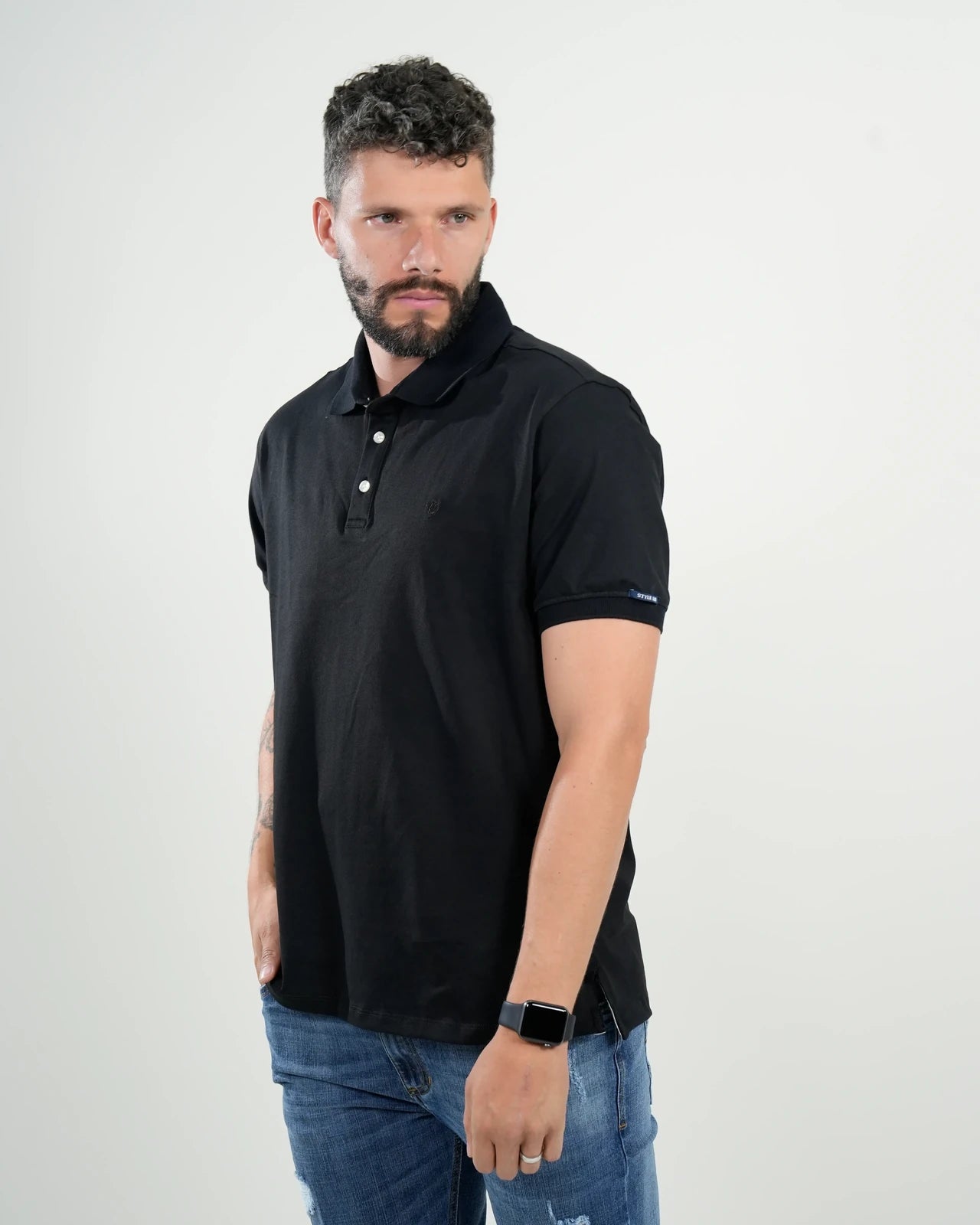 Polo para hombre en color negro – Ideal para look casual o semi formal