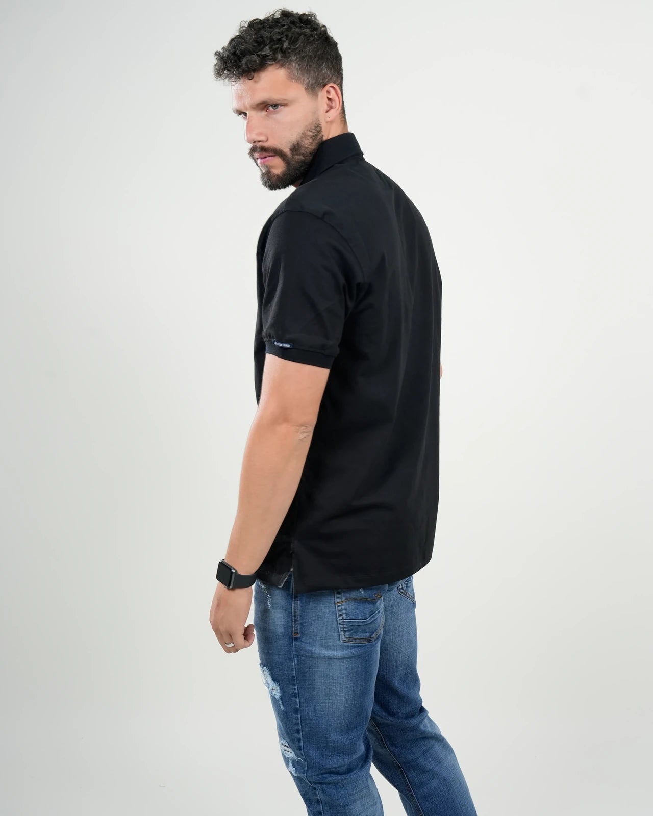 Polo para hombre en color negro – Ideal para look casual o semi formal