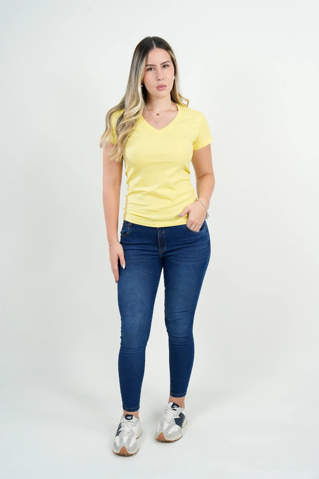 Camiseta Amarilla Cuello V