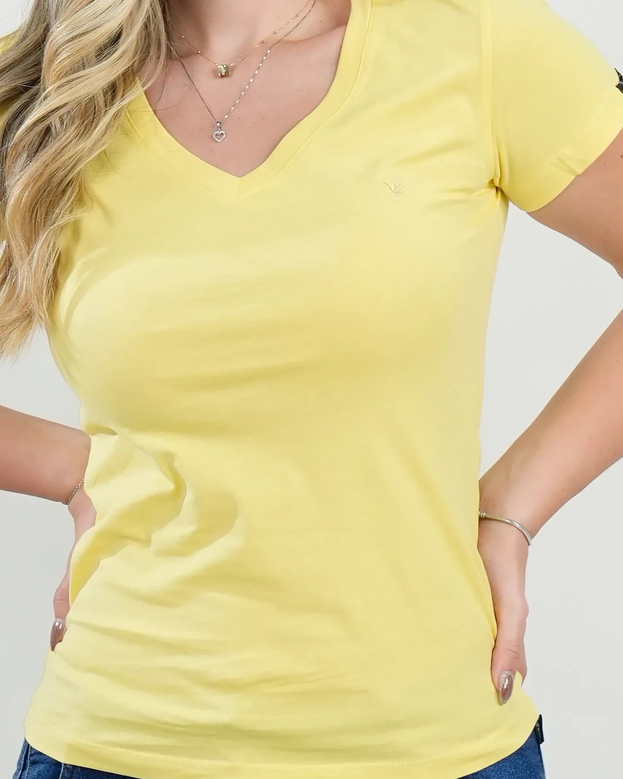 Camiseta Amarilla Cuello V