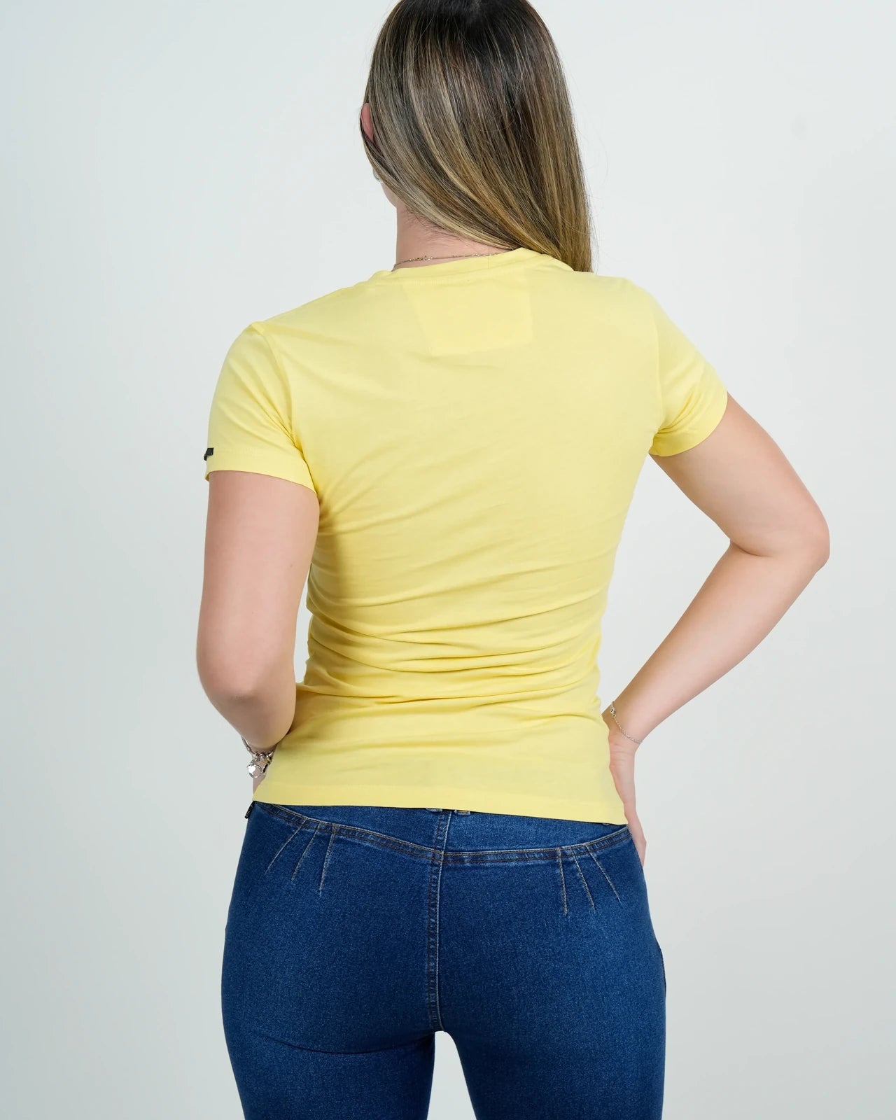Camiseta Amarilla Cuello V