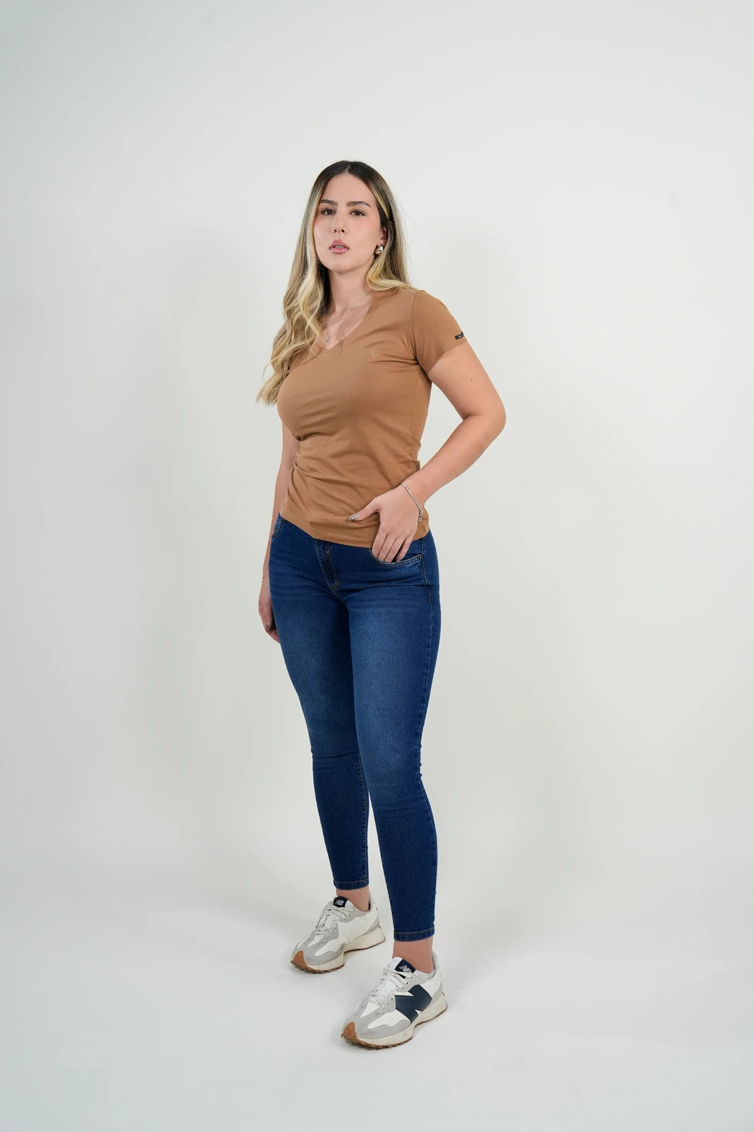 Camiseta Cuello V Café