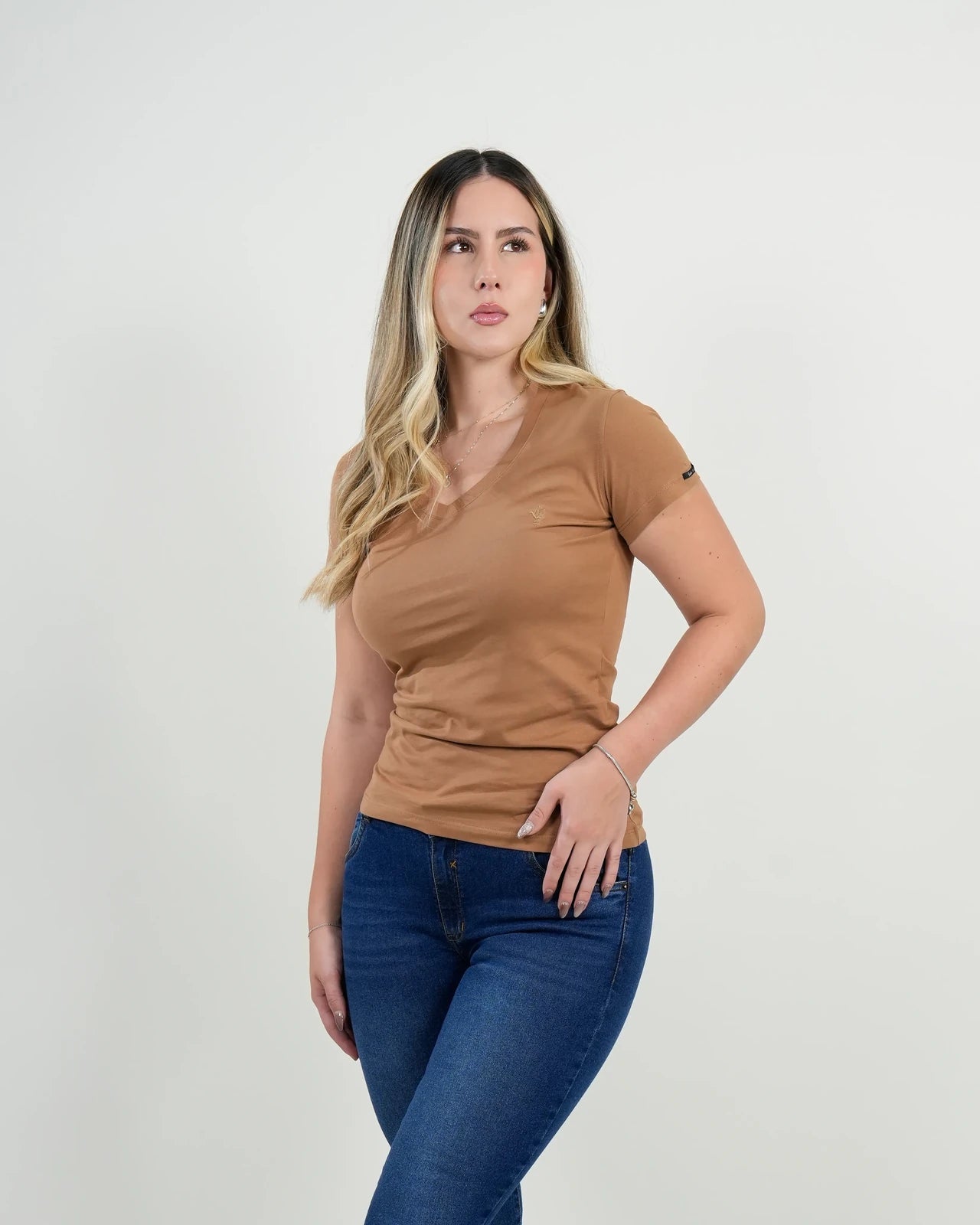 Camiseta Cuello V Café