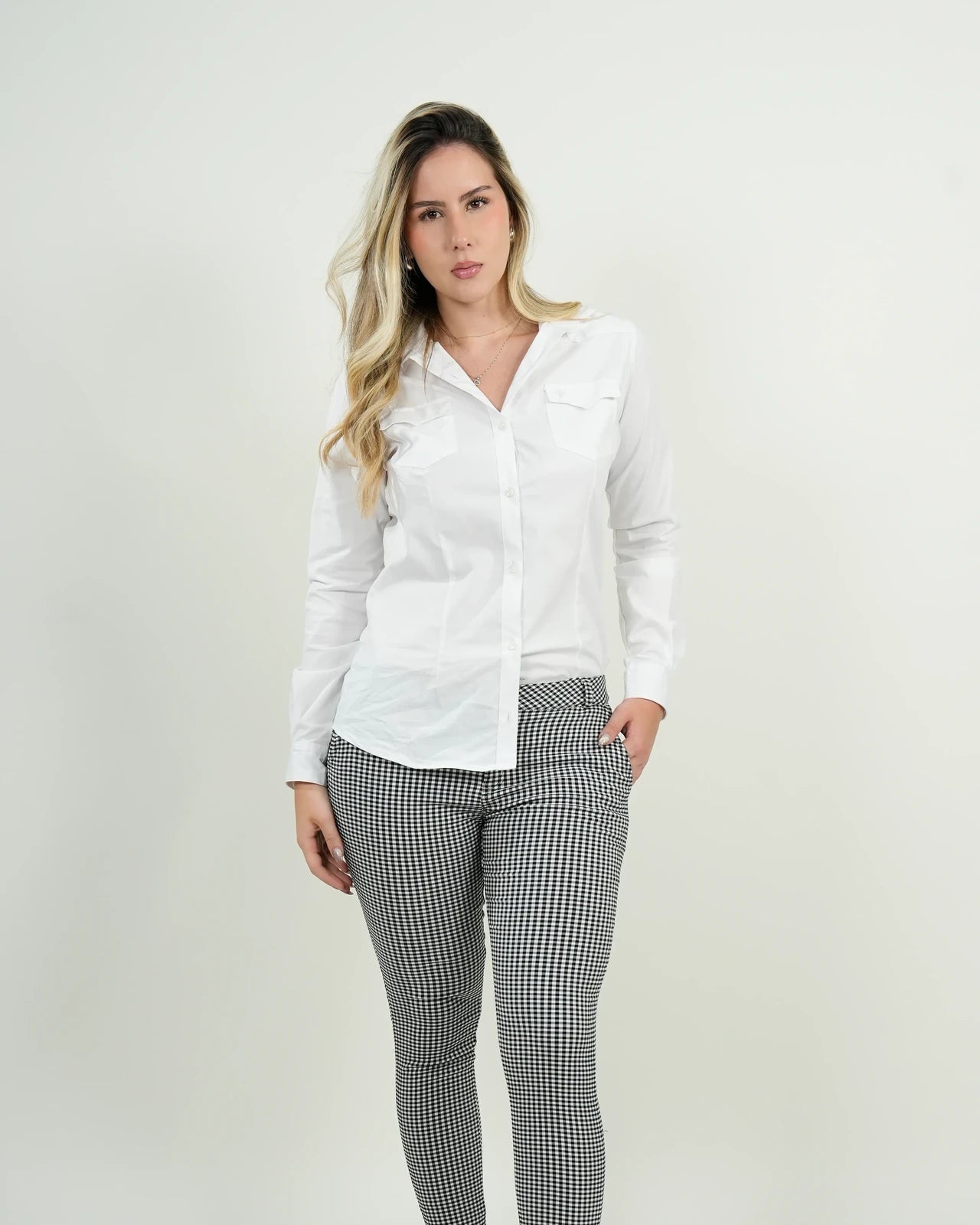 Blusa Blanca Clásica de Mujer