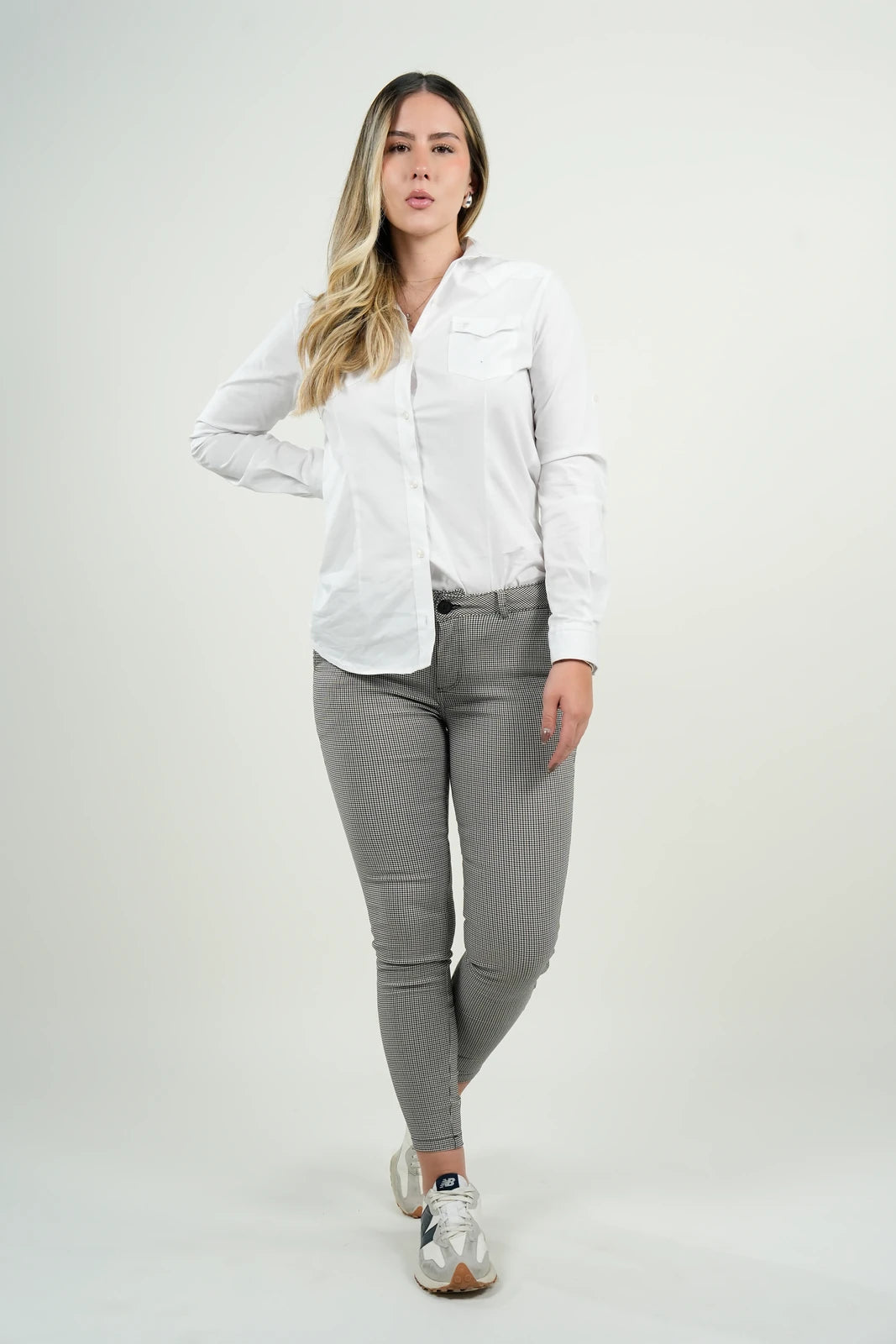 Blusa Blanca Clásica de Mujer