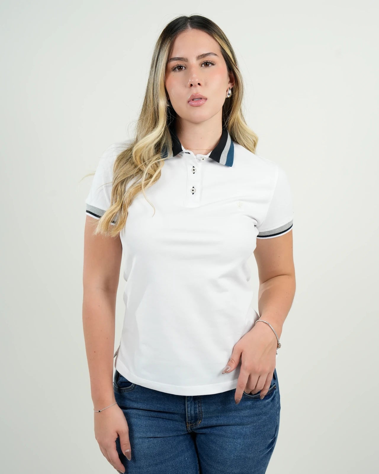 Polo Mujer Blanco con Detalles en Azul