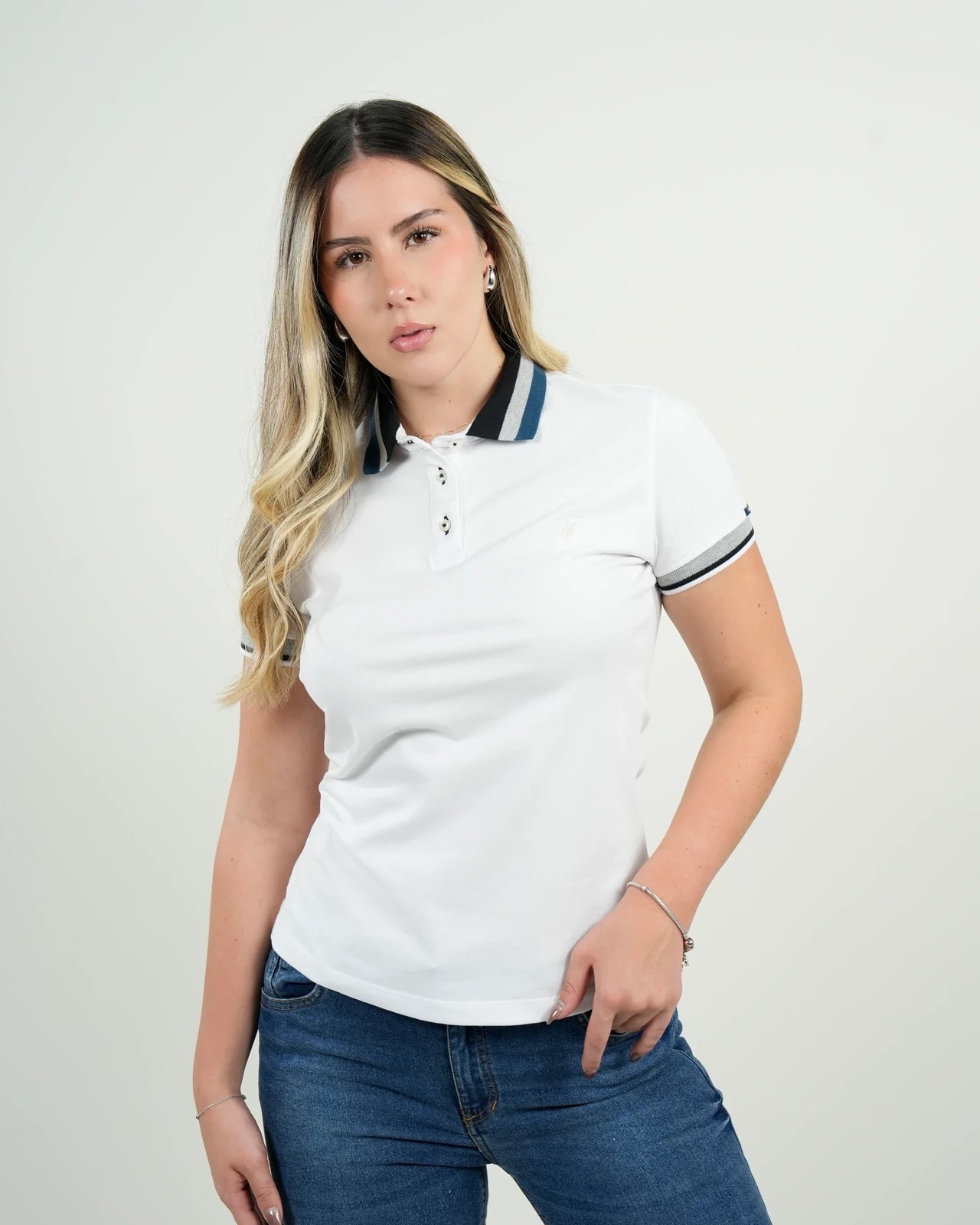Polo Mujer Blanco con Detalles en Azul