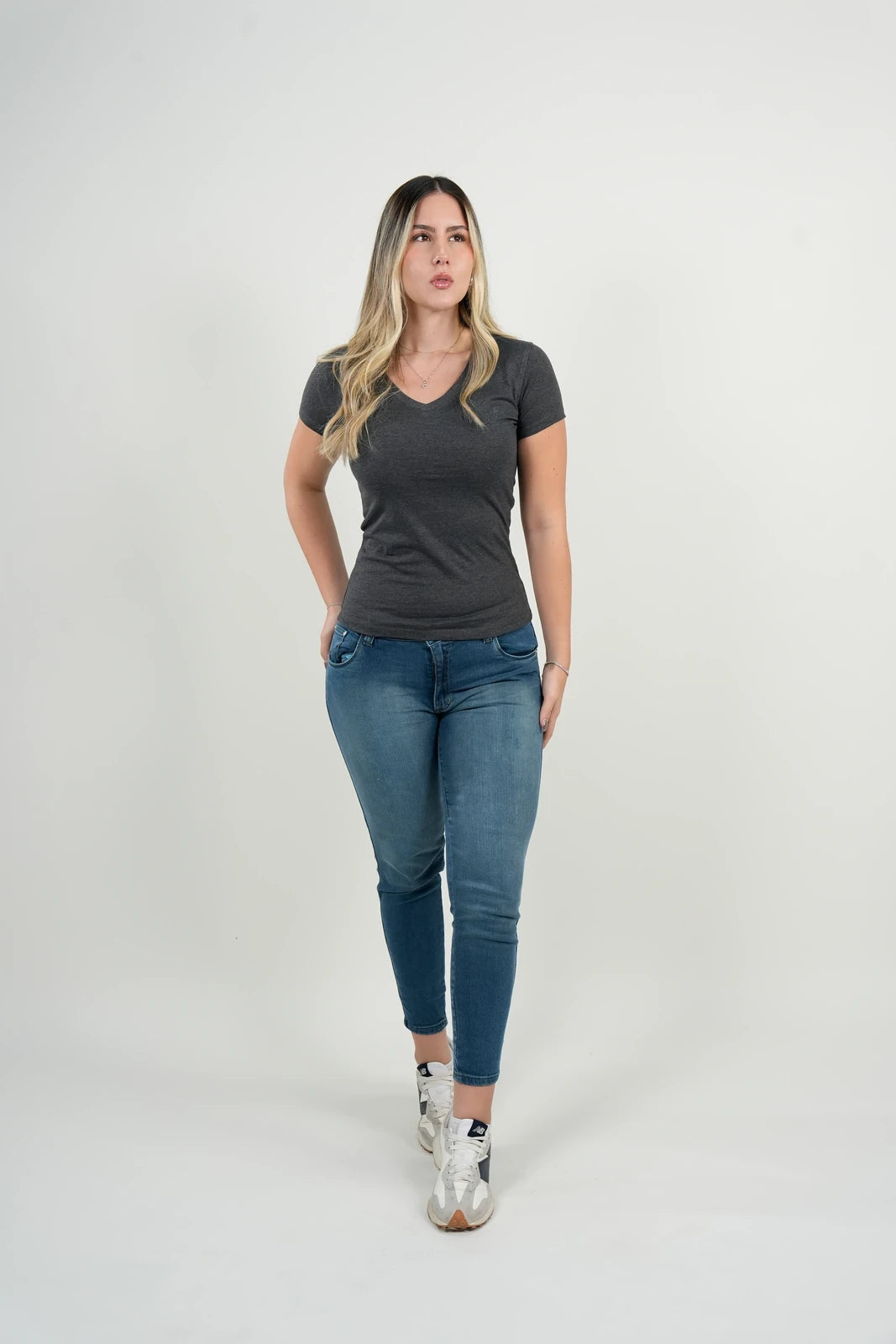 Camiseta Pembroke Gris Escote V