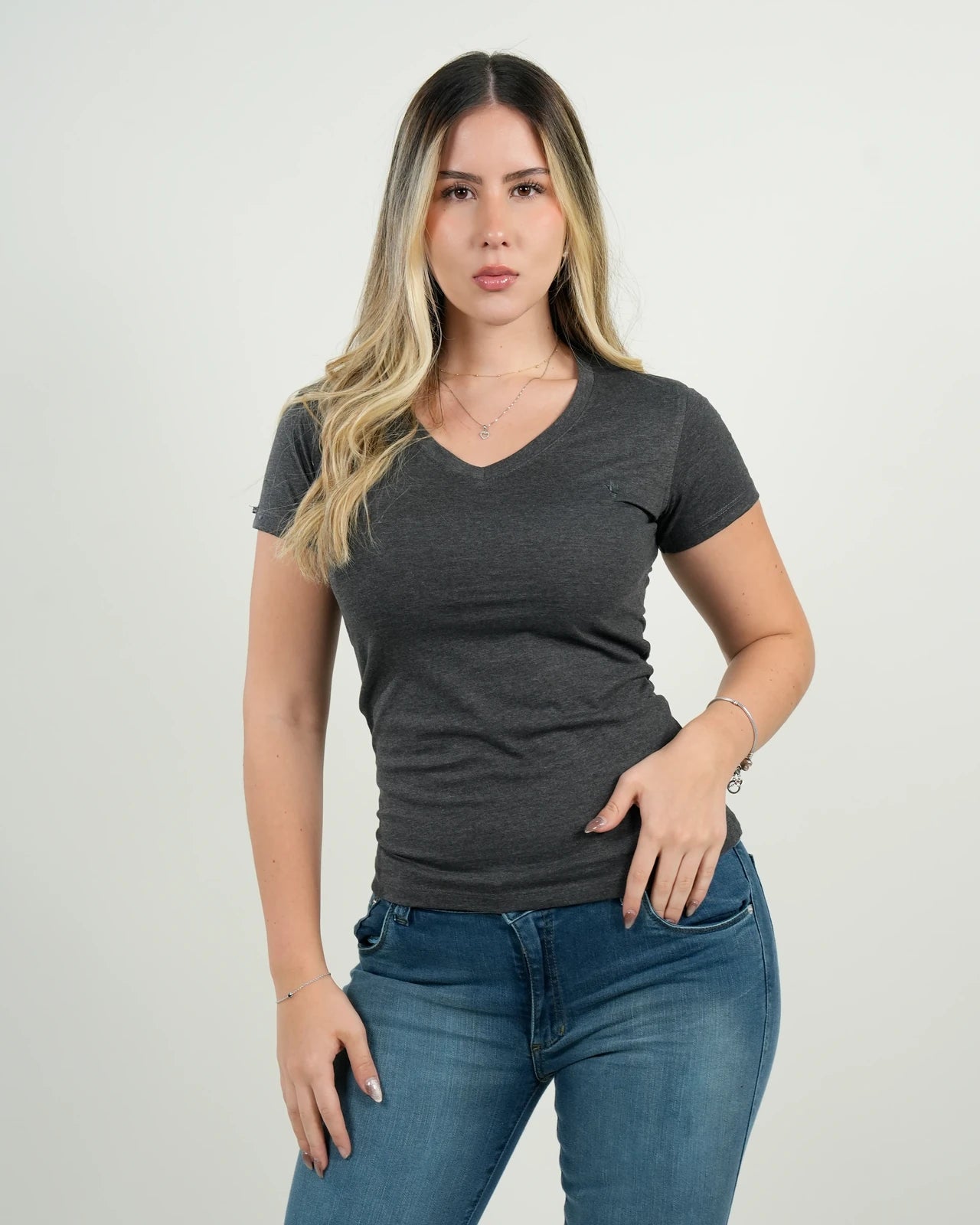 Camiseta Pembroke Gris Escote V