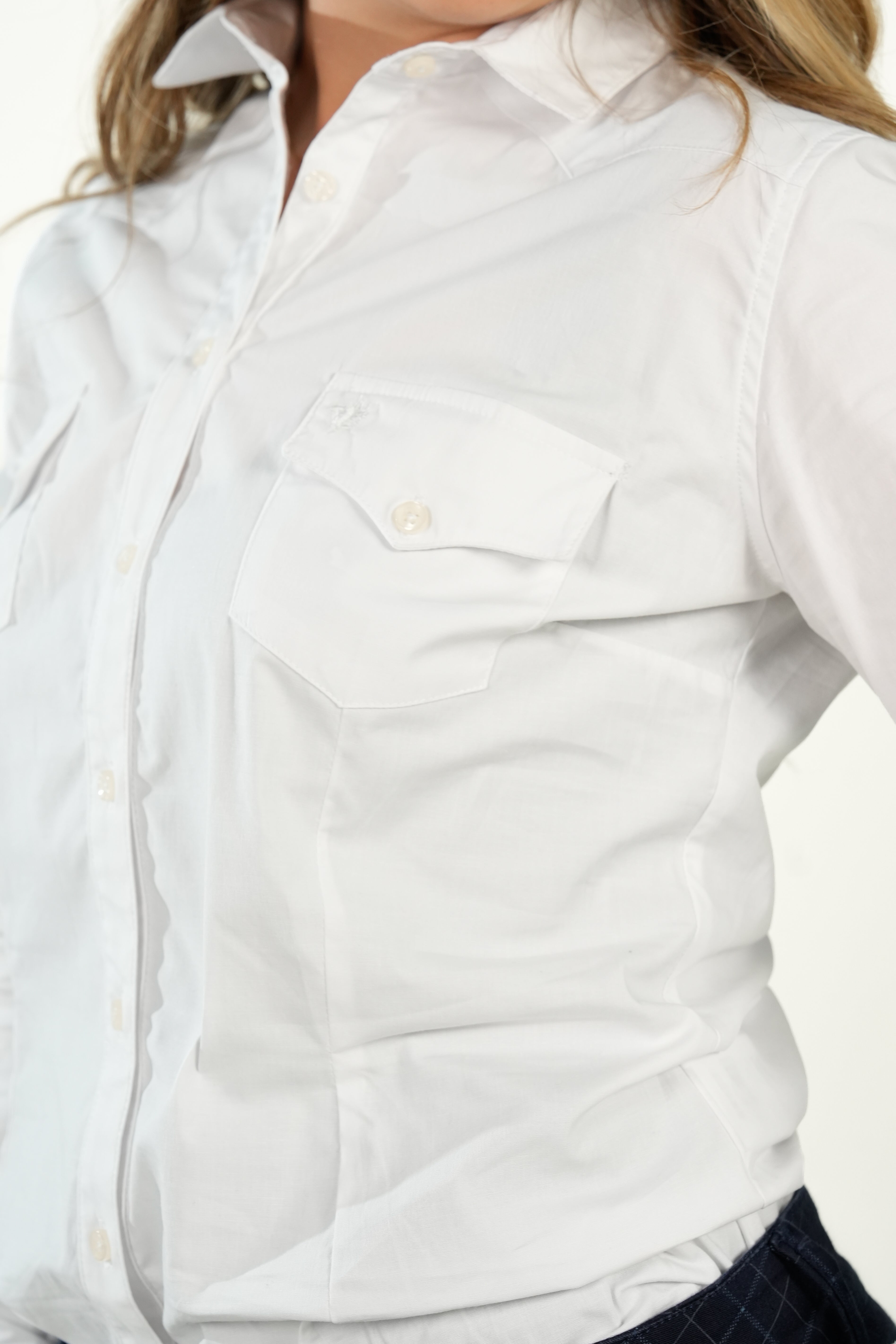 Camisa Blanca de Bolsillos