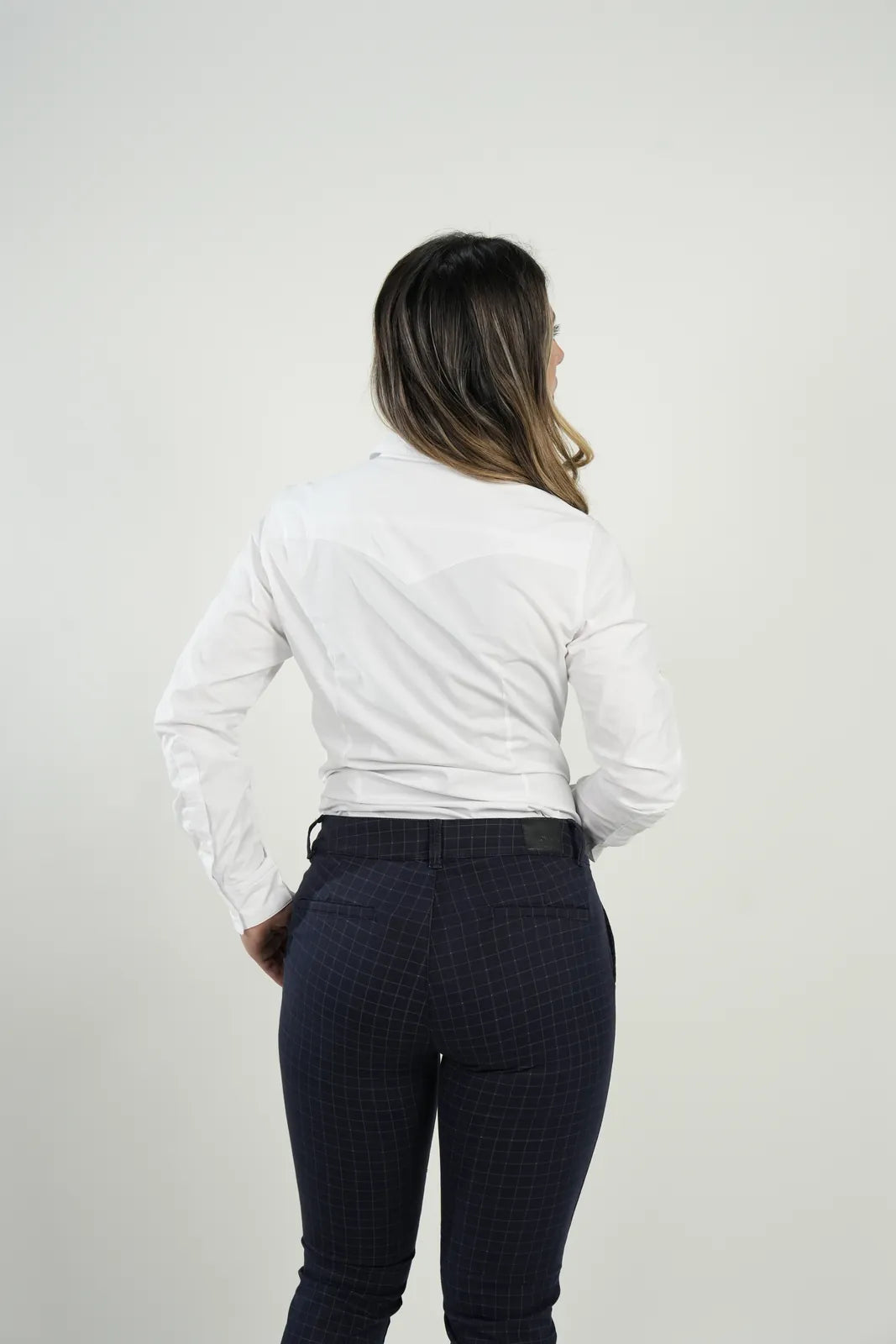 Camisa Blanca de Bolsillos