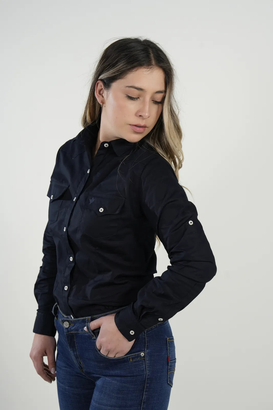 Camisa negra clásica