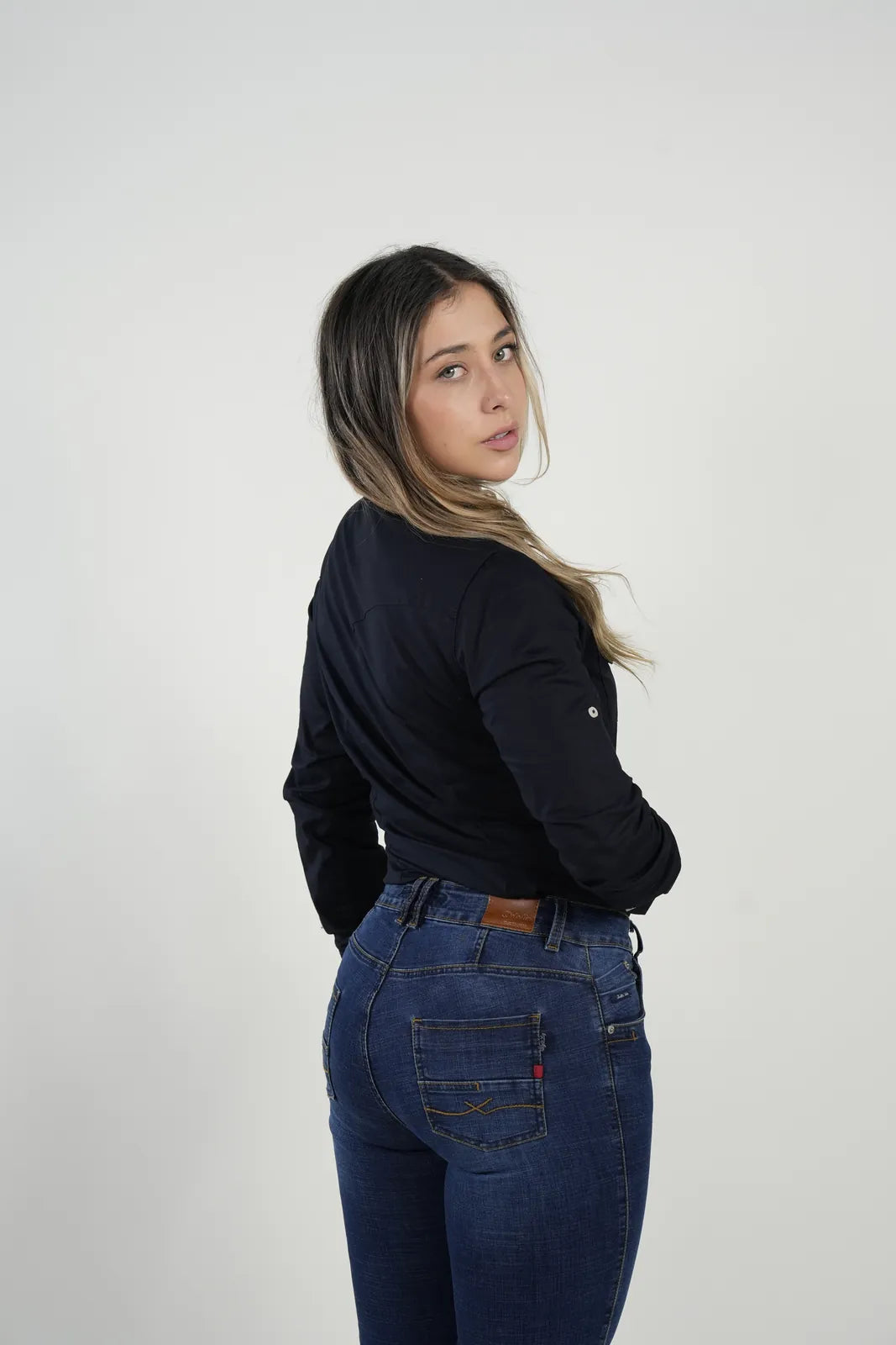 Camisa negra clásica