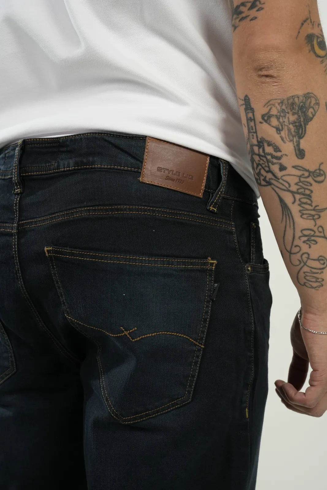 Jean Indigo Essential