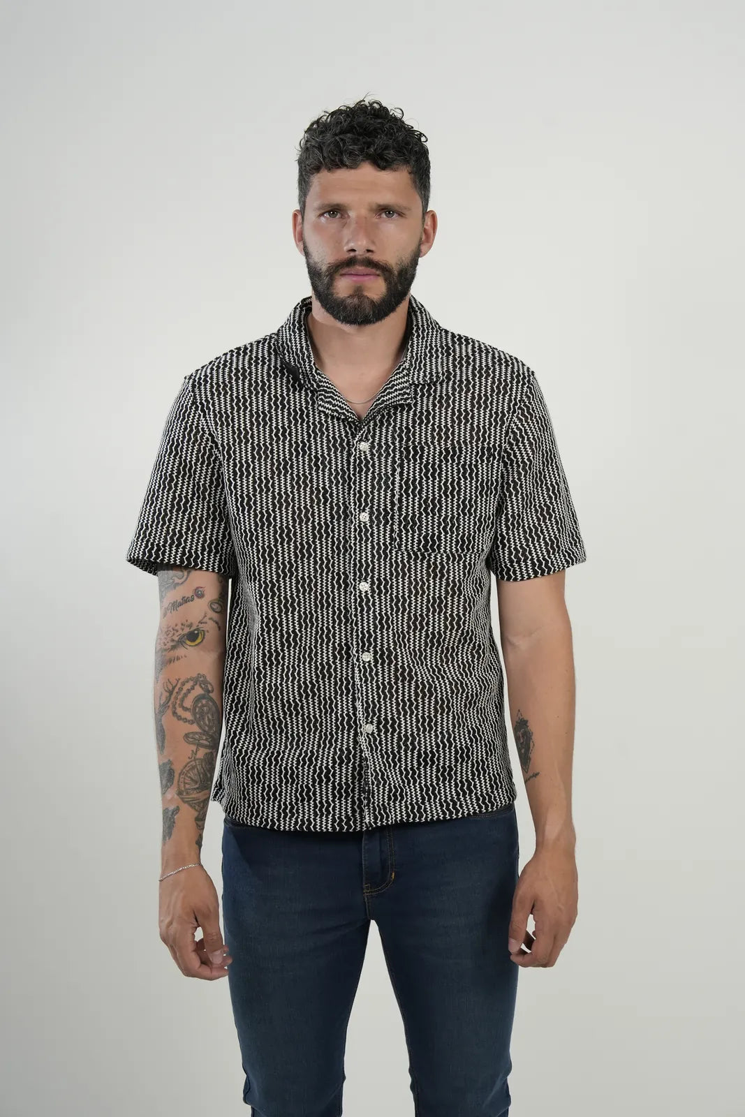 Camisa estampada ritmo urbano
