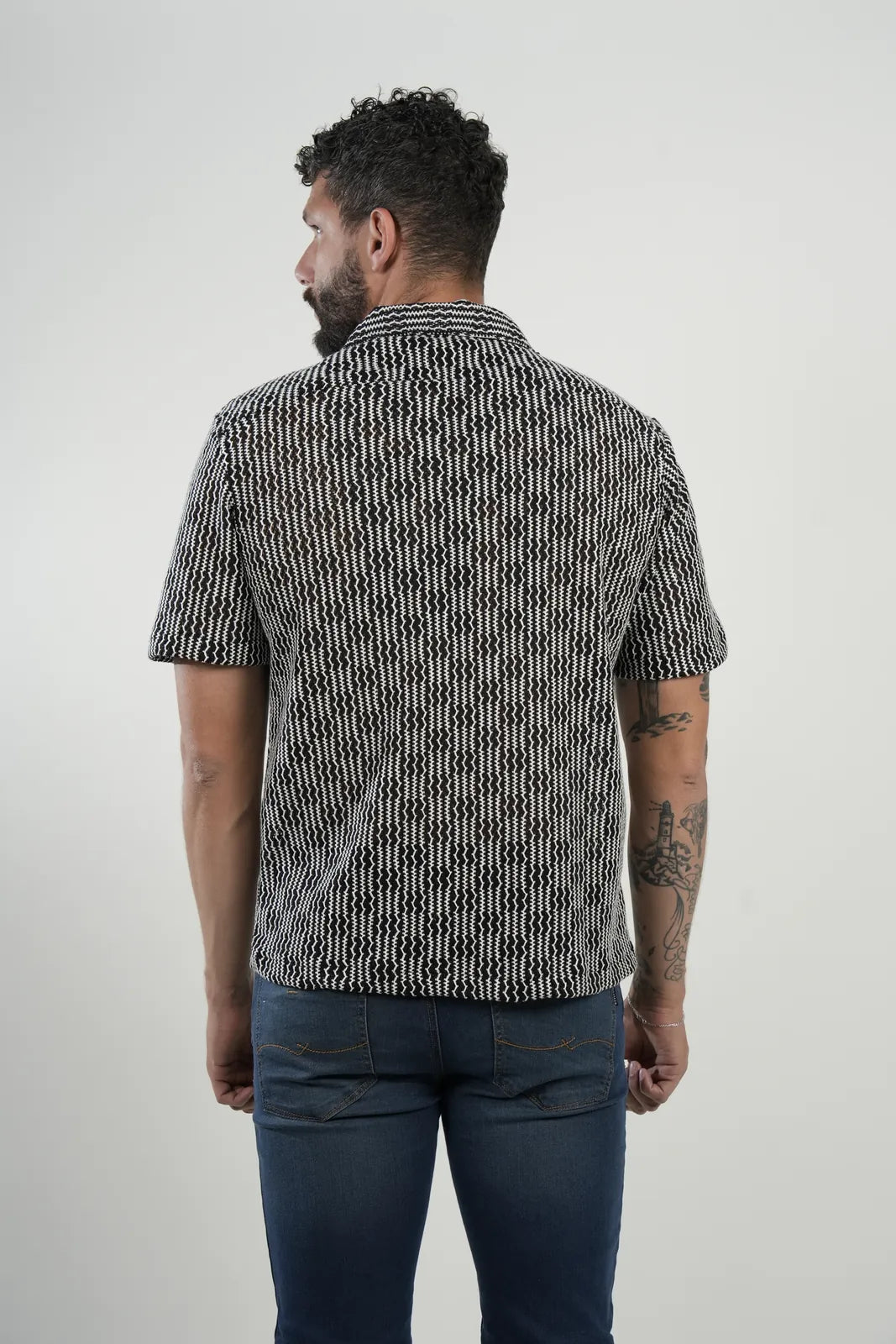 Camisa estampada ritmo urbano