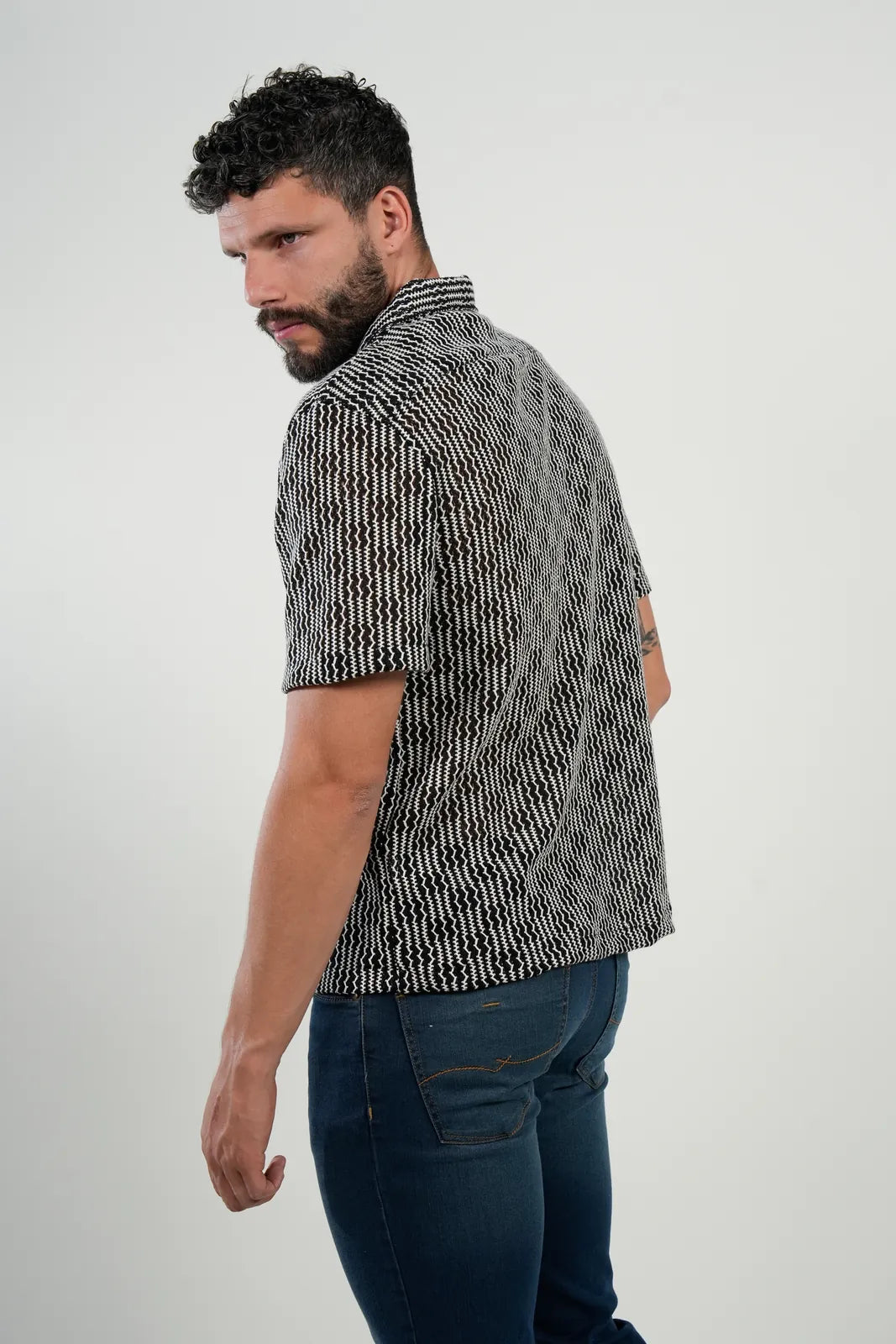 Camisa estampada ritmo urbano