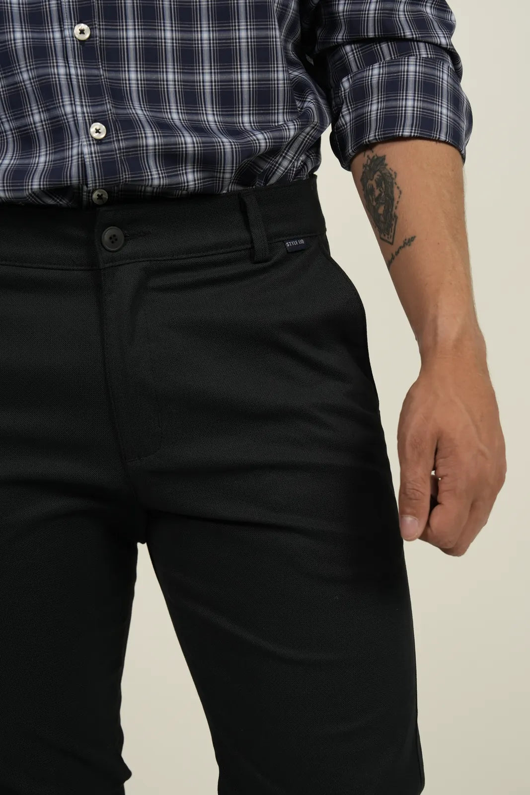 Pantalón Black Classic Fit