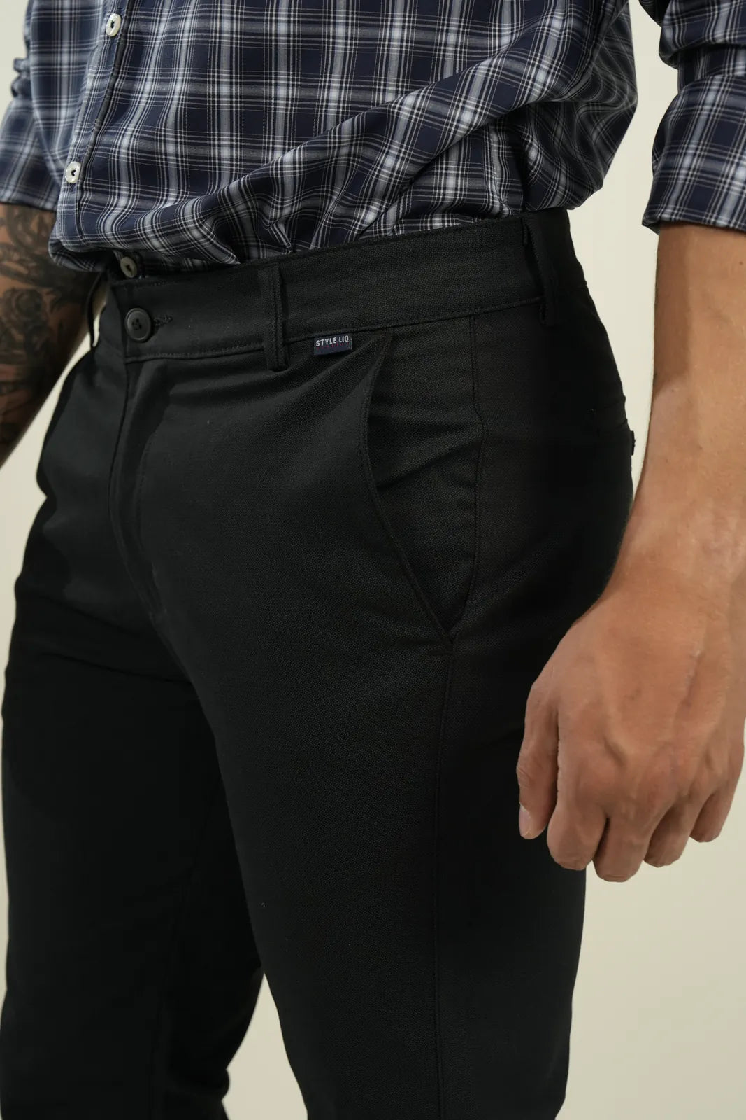 Pantalón Black Classic Fit
