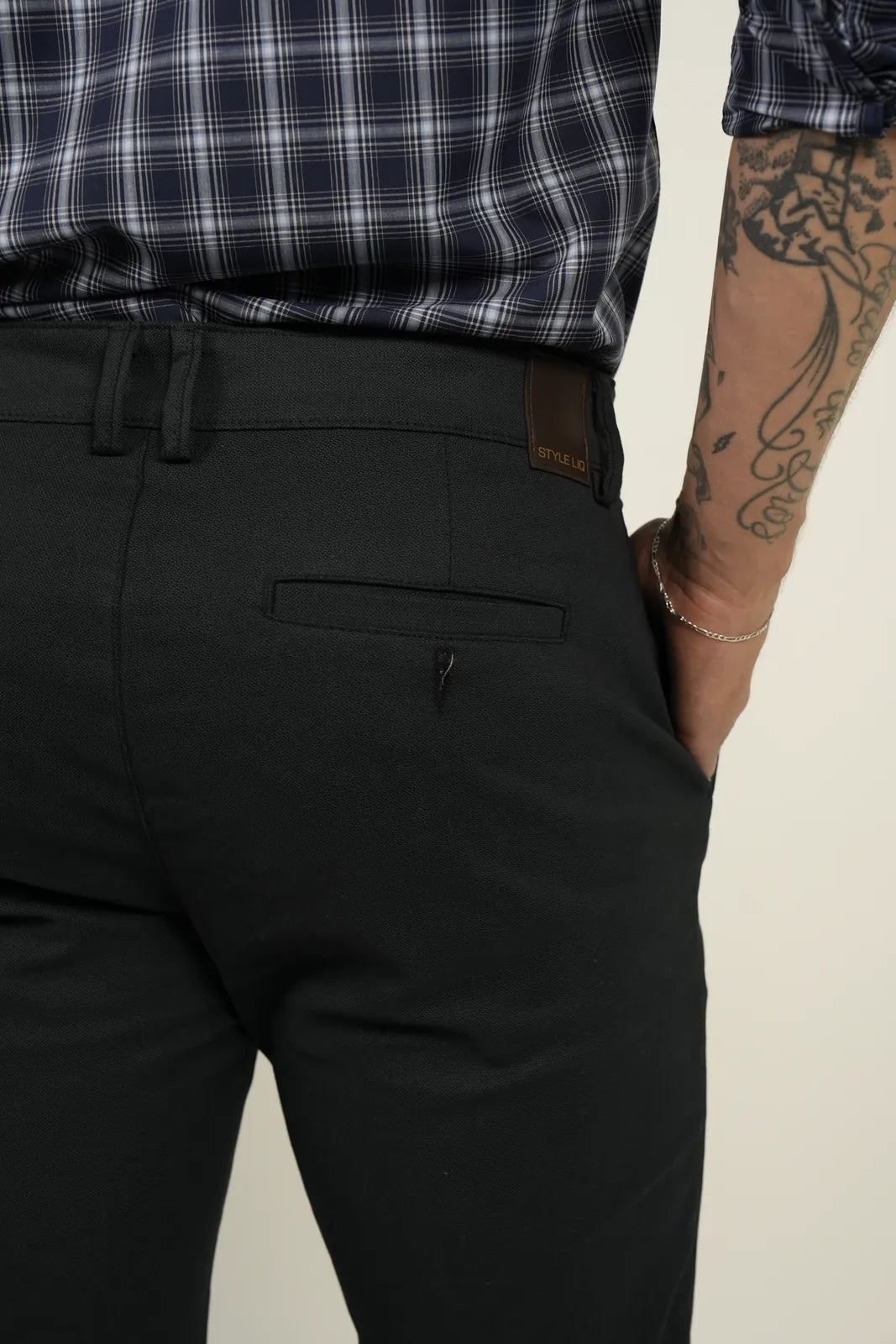Pantalón Black Classic Fit