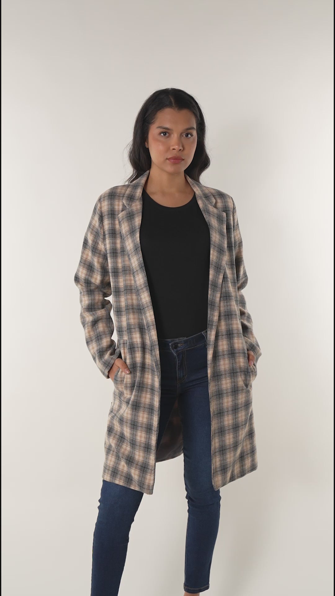 Abrigo para mujer de cuadros color gris